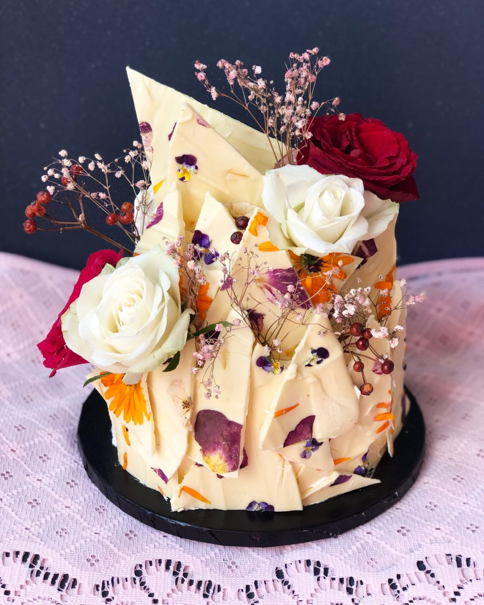 retro kitsch floral cake